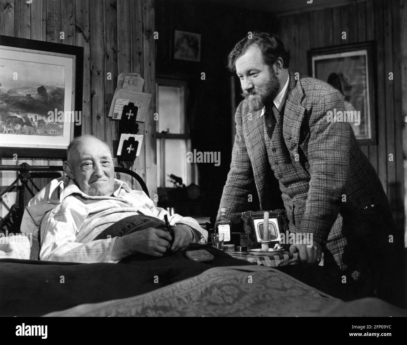 JAMES ANDERSON ET JAMES ROBERTSON LA JUSTICE EN ABONDANCE DE WHISKY ! 1949 réalisateur ALEXANDER MACKENDRICK roman Compton Mackenzie scénario Compton Mackenzie et Angus MacPhail producteur Michael Balcon an Ealing Studios production / General film Distributors (GFD) Banque D'Images