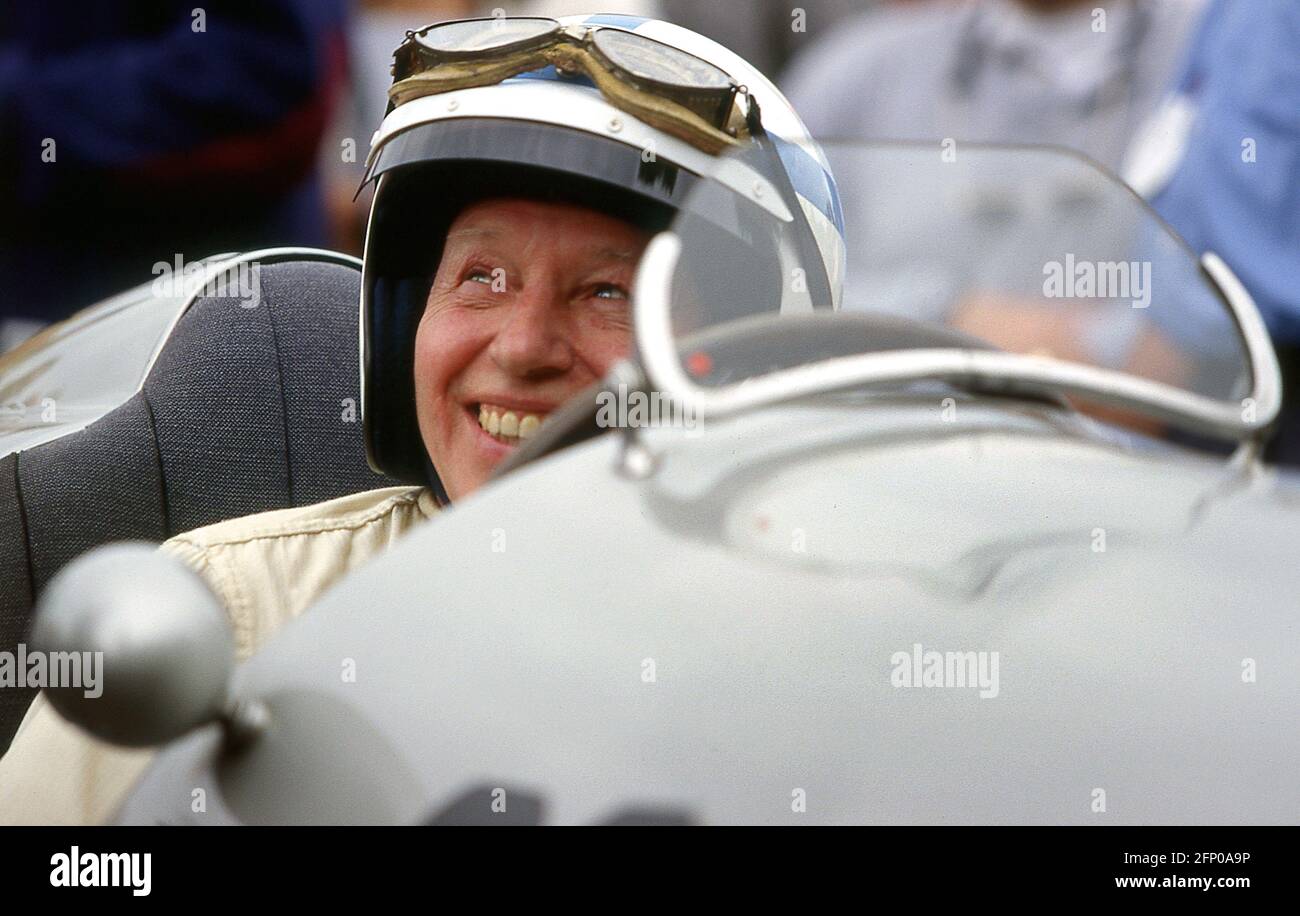 John Surtees pilotant une Mercedes-Benz W125 Grand Prix à l' Festival de vitesse de Goodwood 1996 Banque D'Images