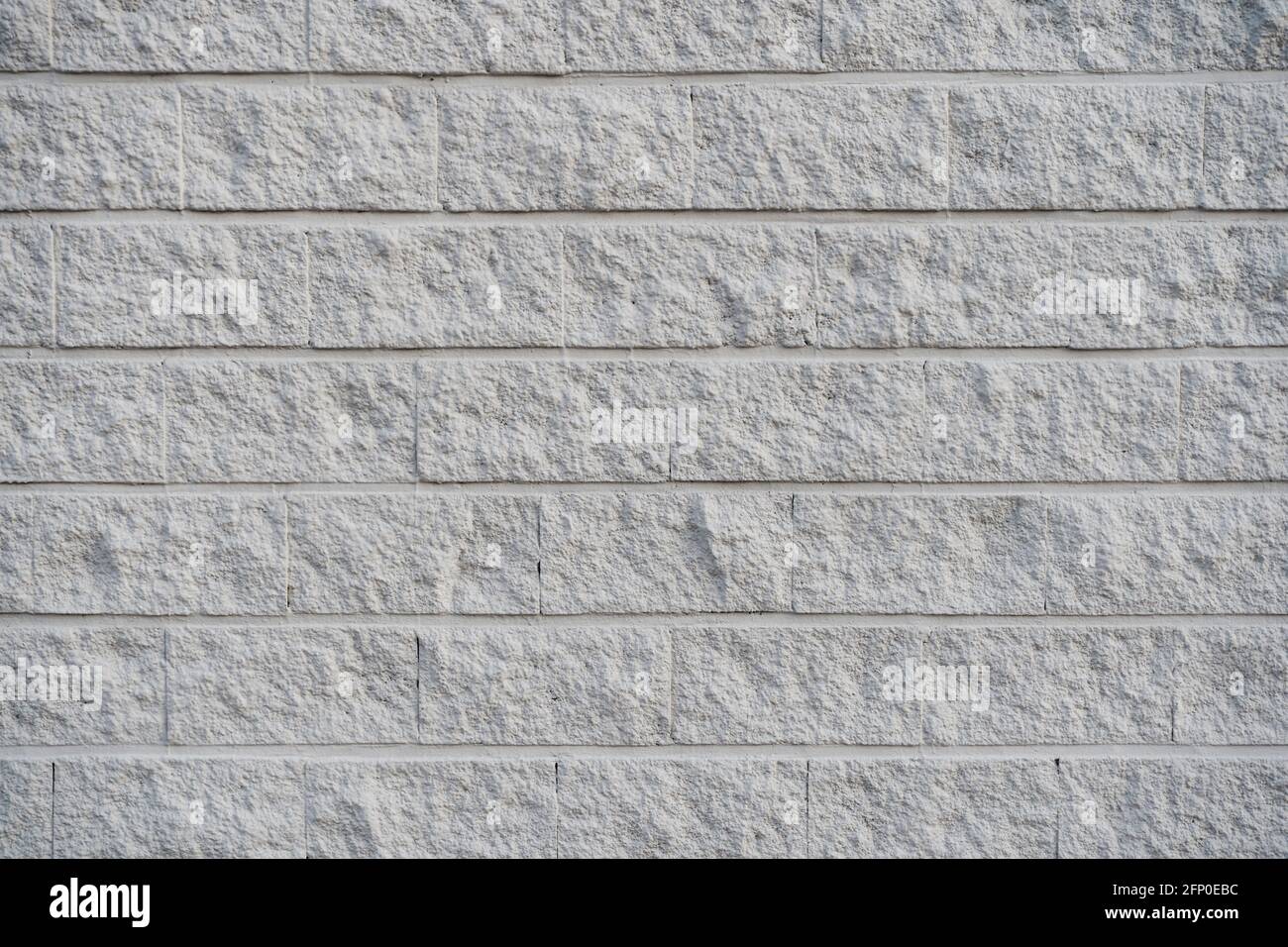 Mur en briques de béton gris et rugueux. Fond et texture du mur en