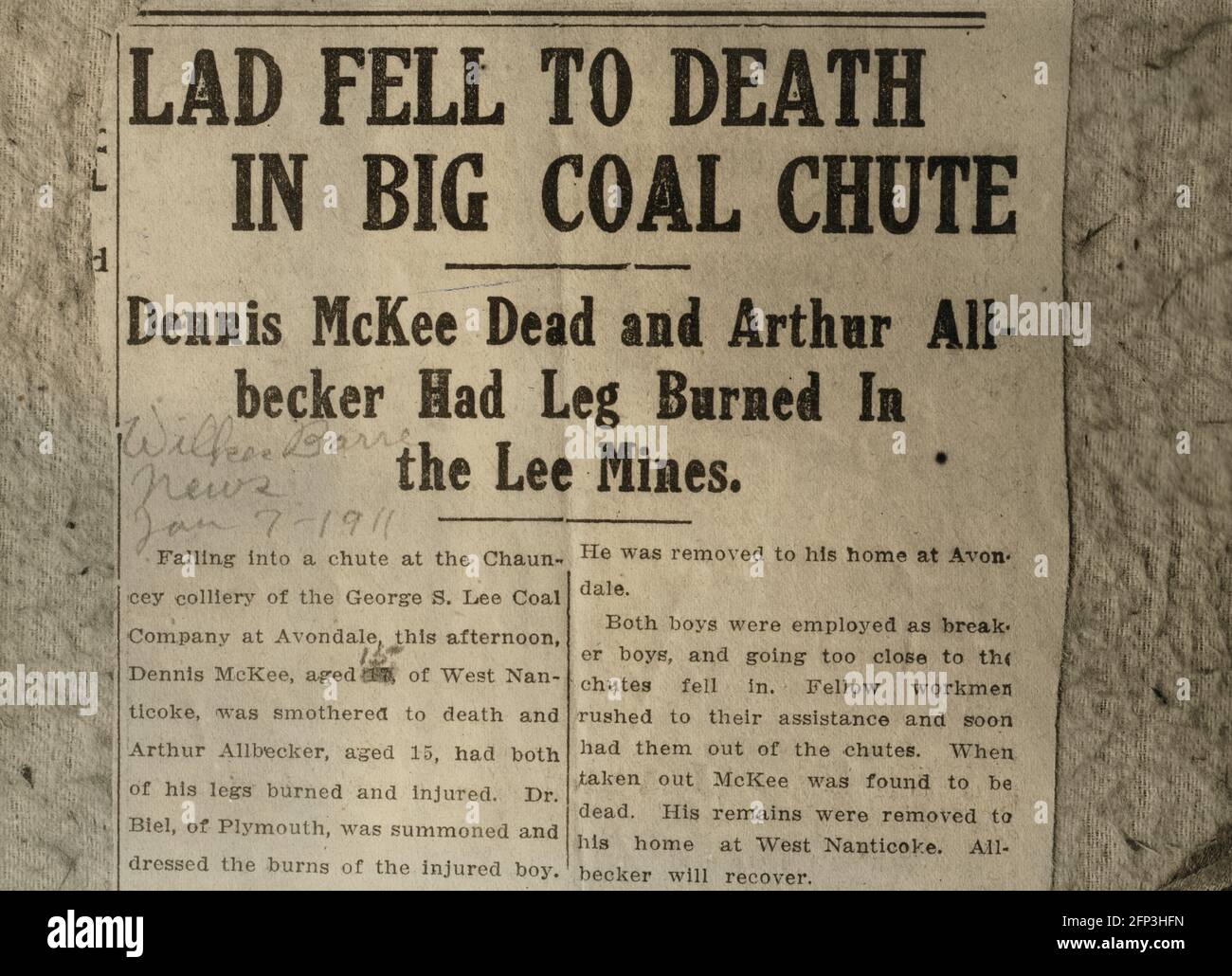 Le travail des enfants : un journal qui coupe et dénonce la mort d'un enfant de 14 ans dans une mine de charbon Banque D'Images