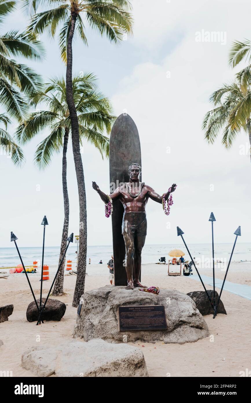 Duke Paoa Kahanamoku statue une plage de Waikiki Banque D'Images