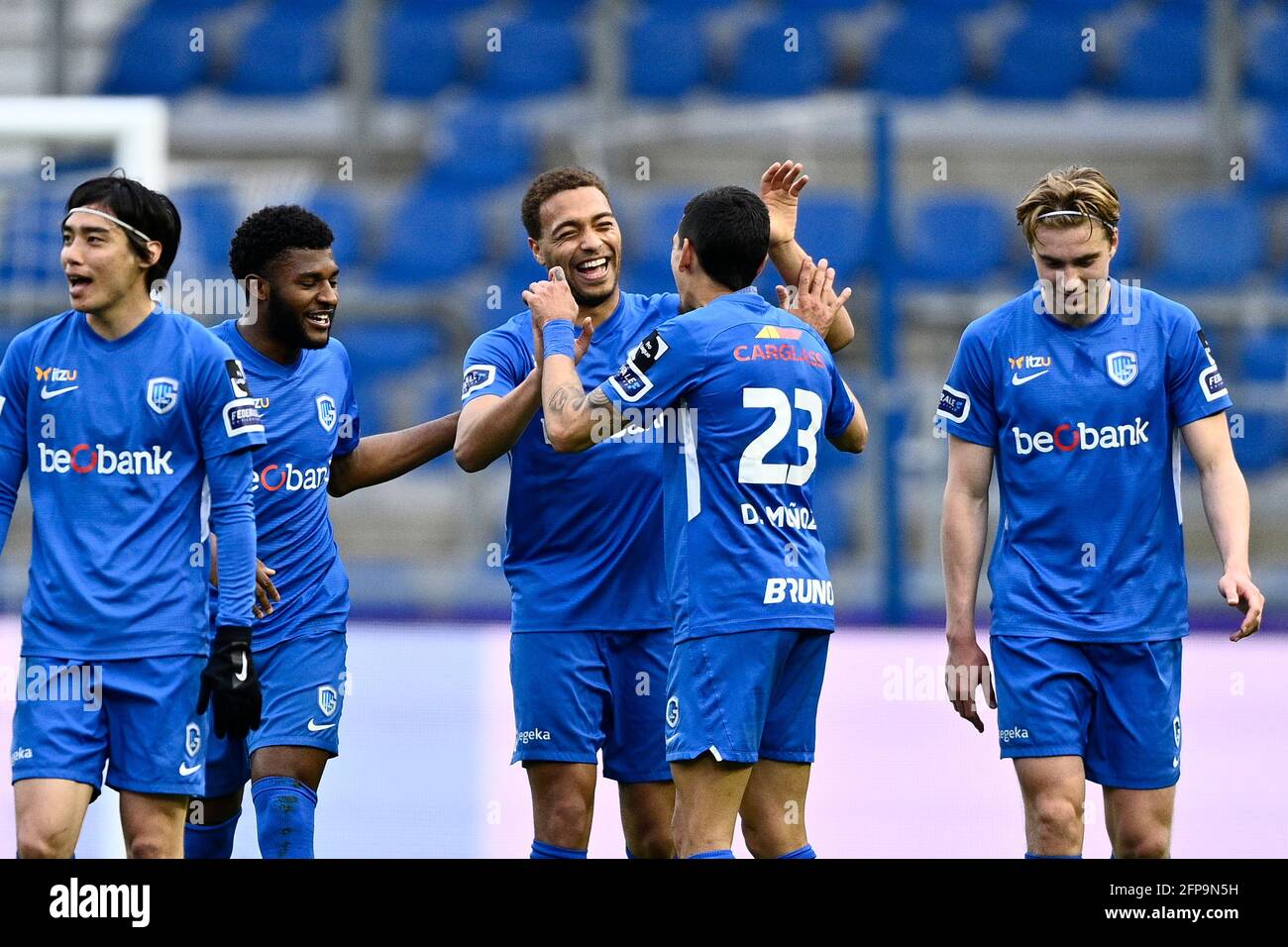 Mark McKenzie de Genk, Cyriel Dessers de Genk, Daniel Munoz de Genk et Kristian Thorstvedt de Genk célèbrent après avoir marqué un match de football entre Banque D'Images