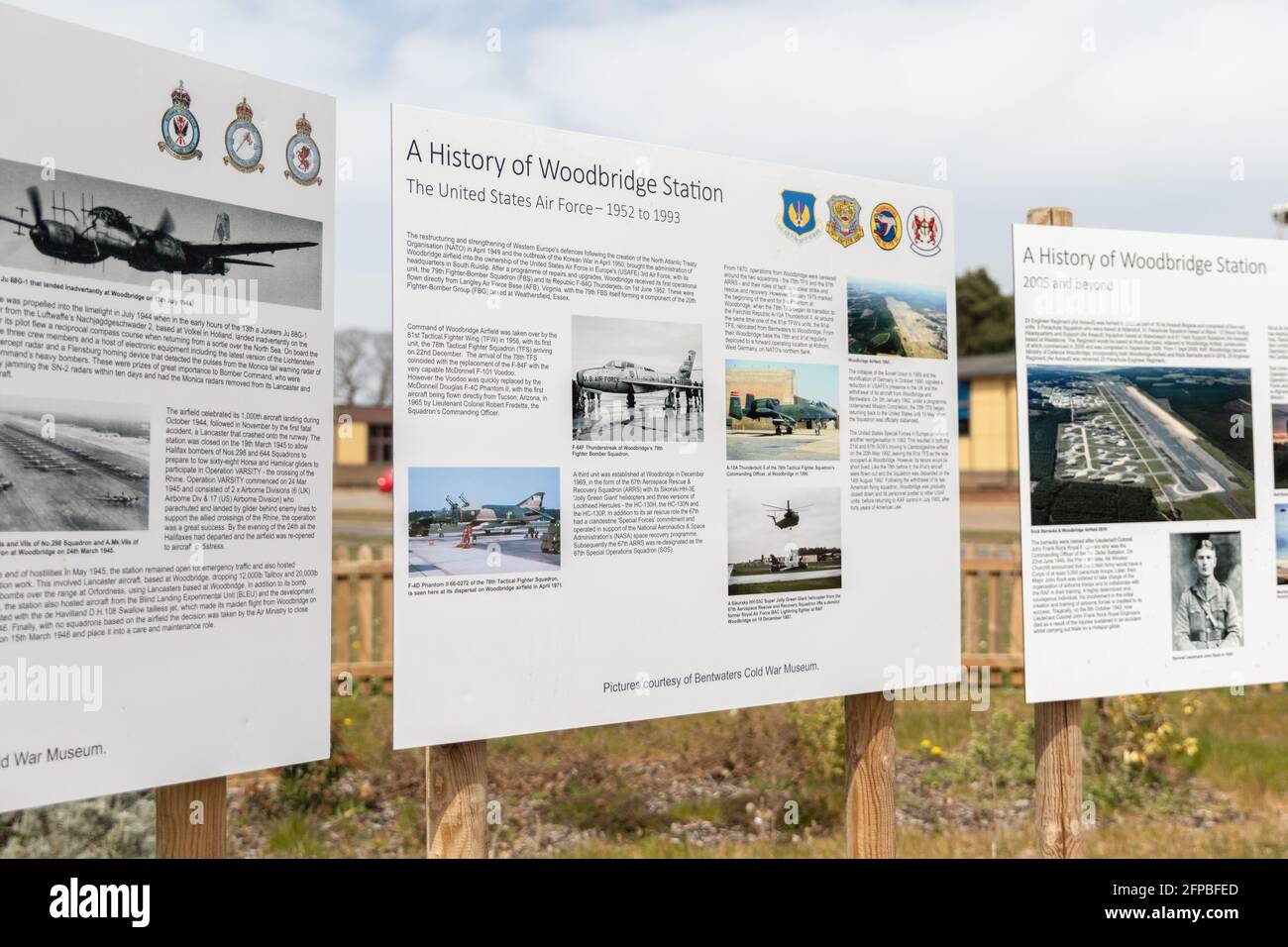 Woodbridge, Suffolk, Royaume-Uni avril 24 2021: Des panneaux d'information montrant l'histoire de RAF Woodbridge au fil des ans Banque D'Images