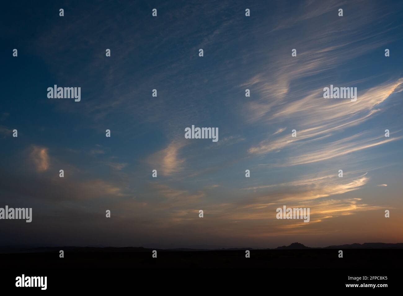 Magnifique coucher de soleil et ciel de lever de soleil à Kerman, Iran. Banque D'Images