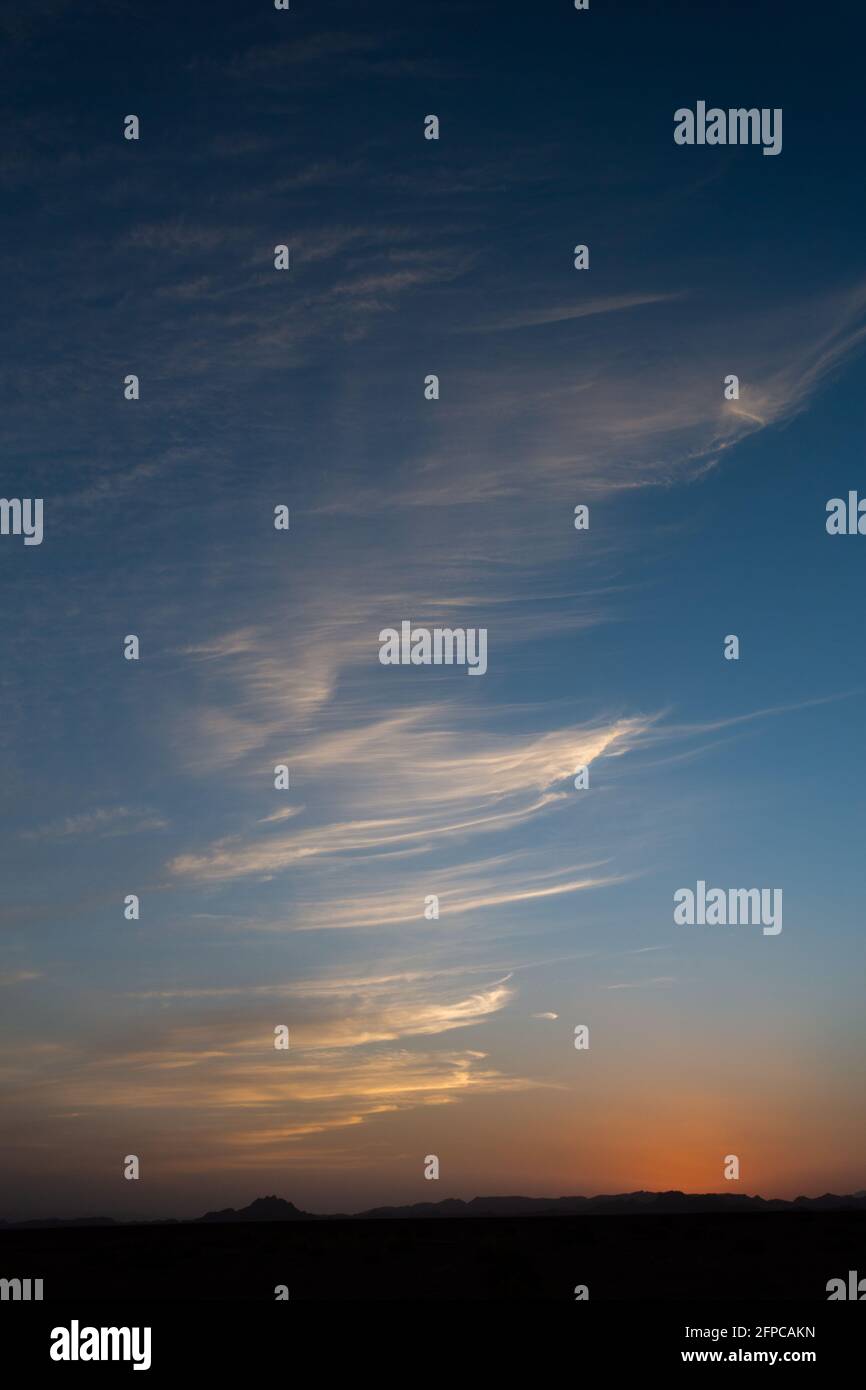 Magnifique coucher de soleil et ciel de lever de soleil à Kerman, Iran. Banque D'Images