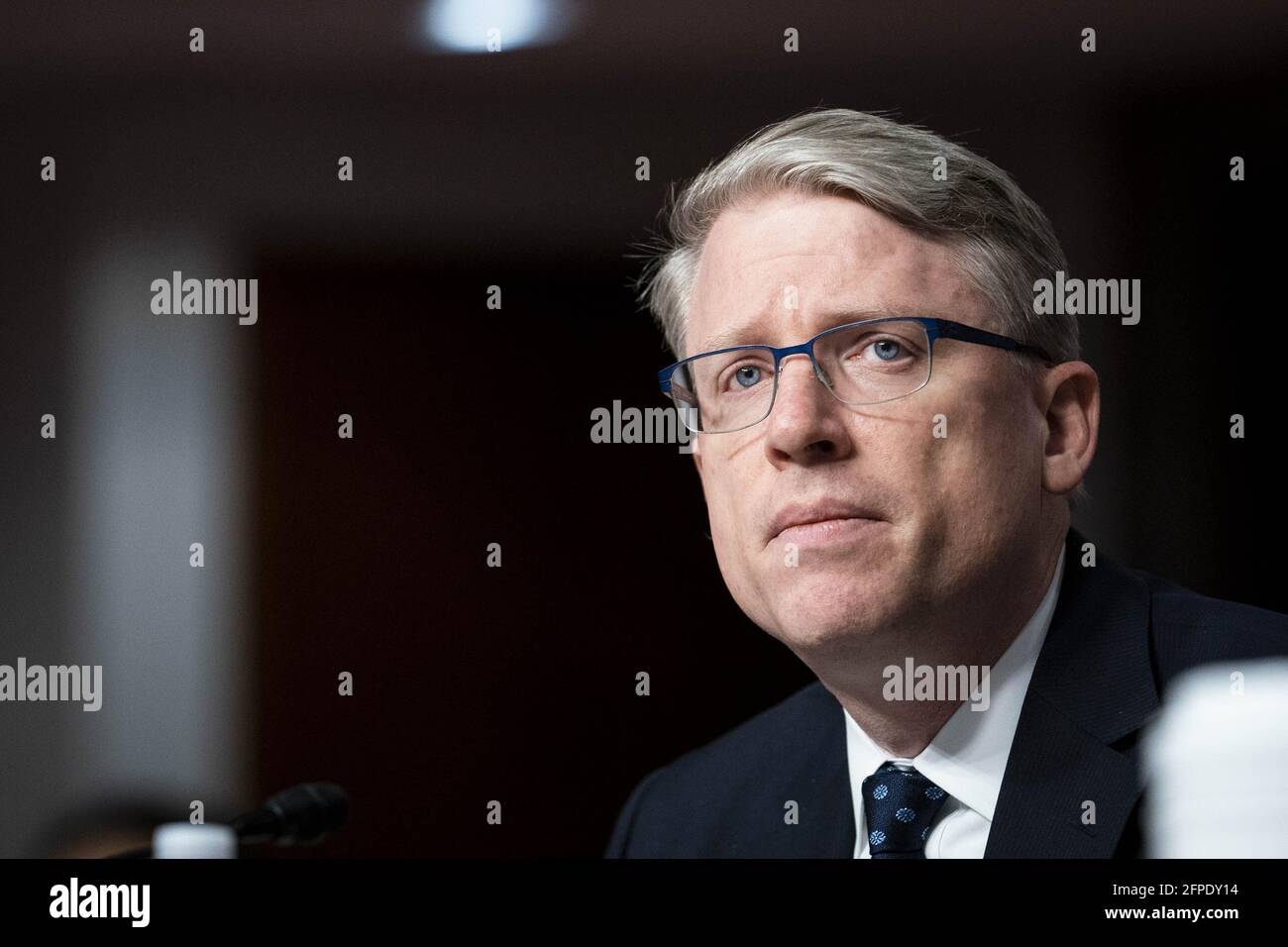 Washington, États-Unis. 20 mai 2021. David F. Helvey, secrétaire adjoint par intérim à la Défense pour les affaires Indo-Pacifique, écoute lors d'une audience du Comité des services armés du Sénat sur « la transition de toutes les forces des États-Unis et de la Coalition depuis l'Afghanistan et ses implications », à Capitol Hill, à Washington, DC, le jeudi 20 mai 2021. Corps de marine Brig. Le général Matthew G. Trollinger, directeur adjoint des affaires politico-militaires de l'état-major interarmées, a également témoigné. Photo de Sarah Silbiger/UPI crédit: UPI/Alay Live News Banque D'Images