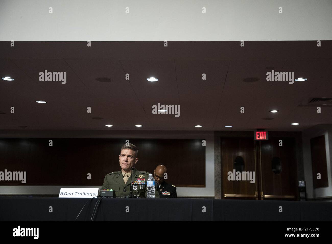 Washington, États-Unis. 20 mai 2021. Corps de marine Brig. Le général Matthew G. Trollinger, directeur adjoint des affaires politico-militaires pour l'état-major conjoint, écoute lors d'une audition du Comité des services armés du Sénat sur « la transition de toutes les forces des États-Unis et de la Coalition depuis l'Afghanistan et ses implications », à Capitol Hill, à Washington, DC, le jeudi 20 mai 2021. David F. Helvey, secrétaire adjoint intérimaire de la Défense pour les affaires Indo-Pacifique, a également témoigné. Photo de Sarah Silbiger/UPI crédit: UPI/Alay Live News Banque D'Images