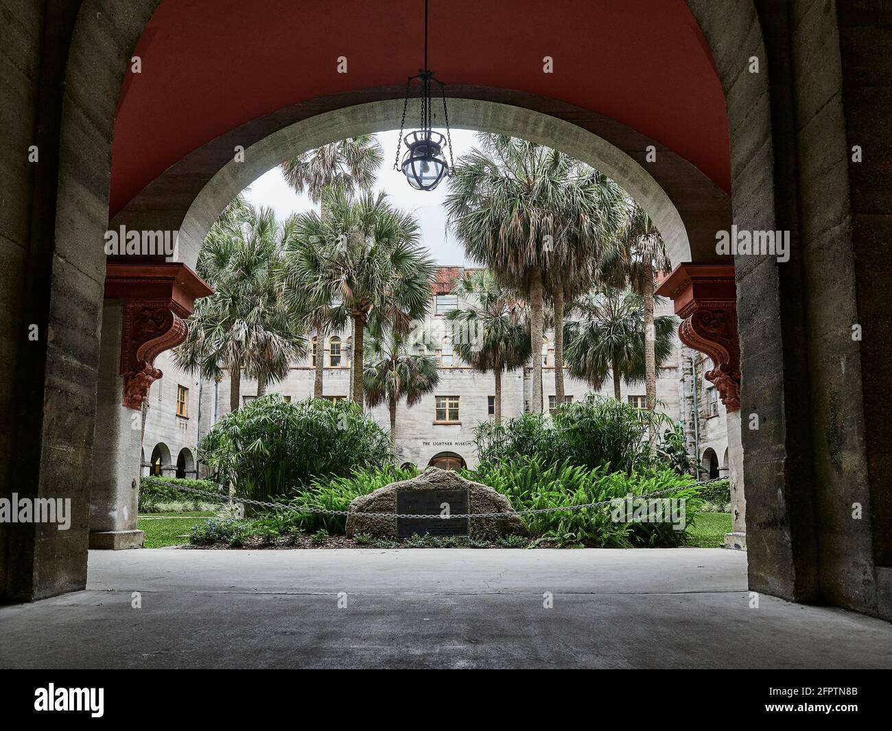 Musée Lightner et l'hôtel Alcazar entrée jardin et terrain à St Augustine Floride, Etats-Unis. Banque D'Images