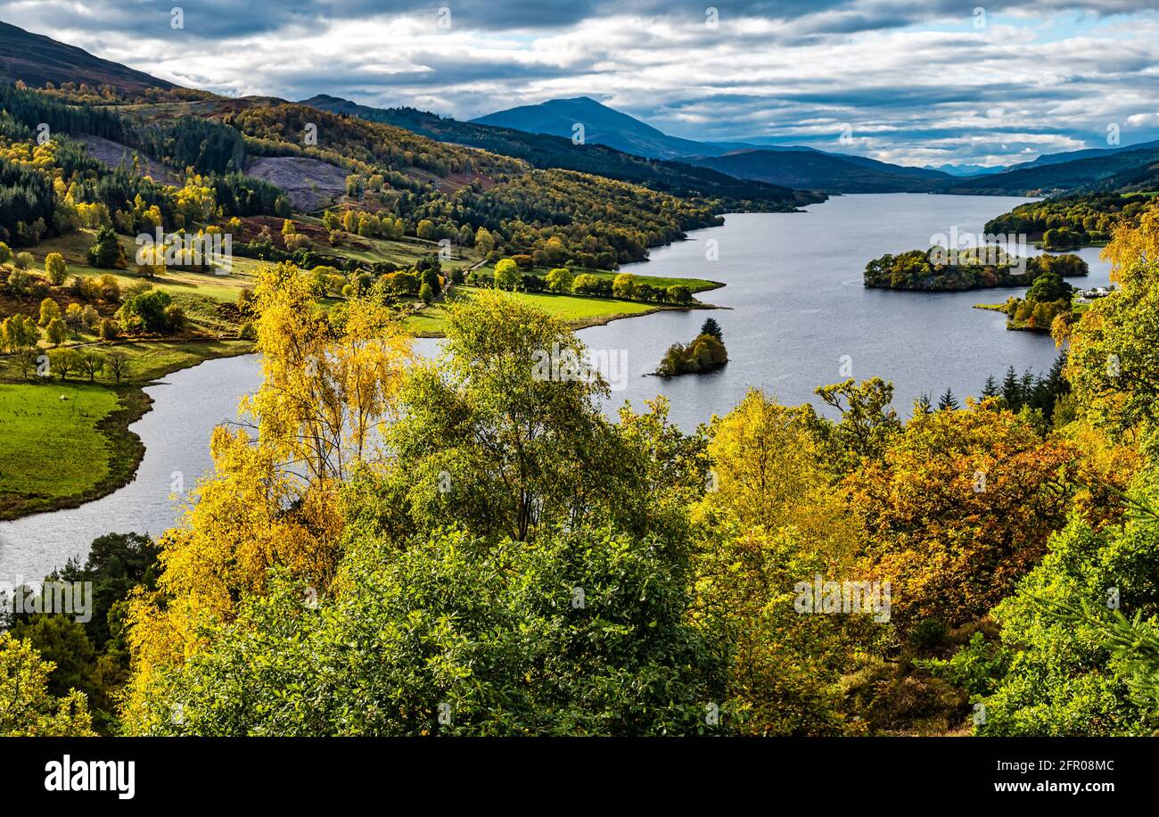 Queen's View over Loch Tummel in Autumn color, with Schiehallion Mountain Peak in the loin, Perthshire, Écosse, Royaume-Uni Banque D'Images