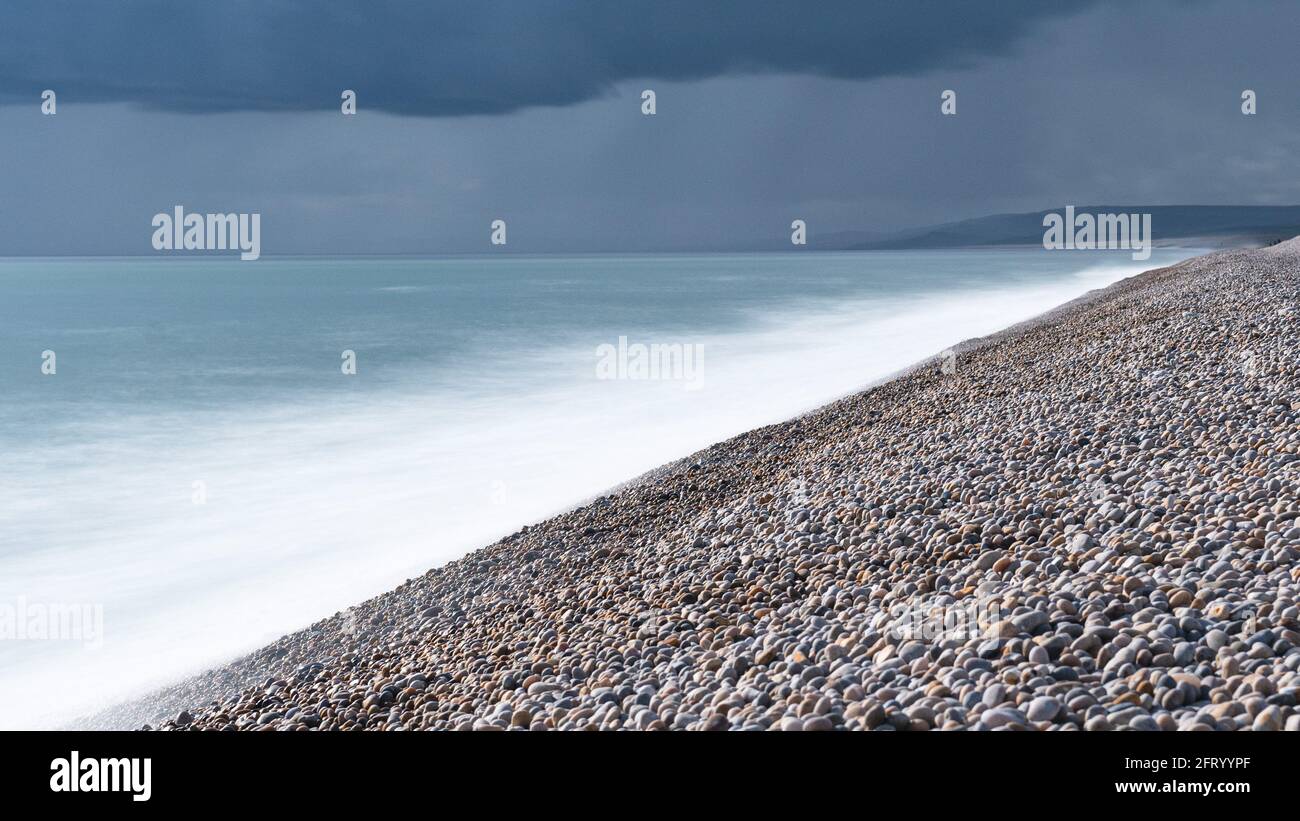 La plage de galets de Chesil Bay, Dorset, Angleterre Banque D'Images