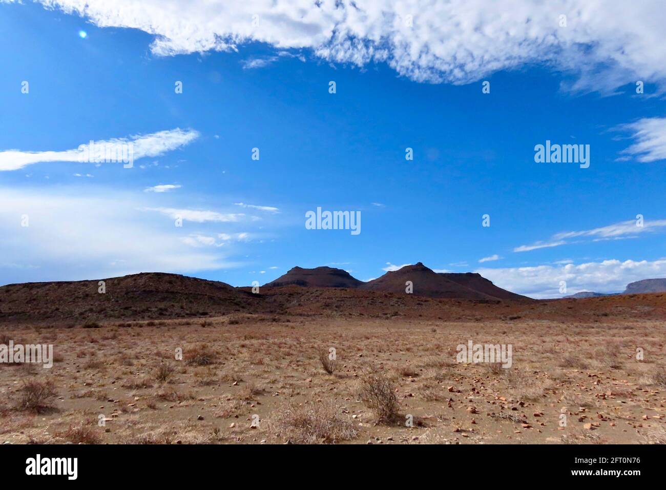 Il y a des sentiers dans l'air glacial au-dessus de Great Karoo Banque D'Images