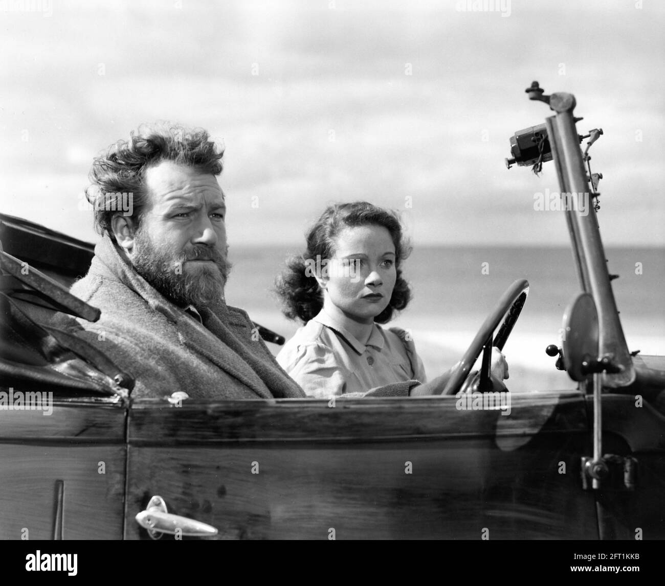 JAMES ROBERTSON JUSTICE ET GABRIELLE ÉMOUSSÉ DANS LA GALORE DE WHISKY ! 1949 réalisateur ALEXANDER MACKENDRICK roman Compton Mackenzie et Angus MacPhail producteur Michael Balcon an Ealing Studios production / distributeurs de films généraux (GFD) Banque D'Images