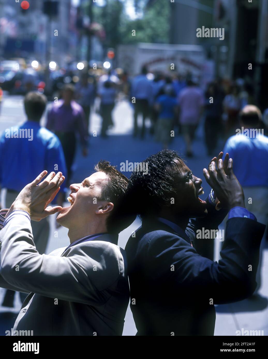 2005 EMPLOYÉS DU BUREAU HISTORIQUE CRIENT SUR LA CINQUIÈME AVENUE MIDTOWN MANHATTAN NEW YORK ETATS-UNIS Banque D'Images