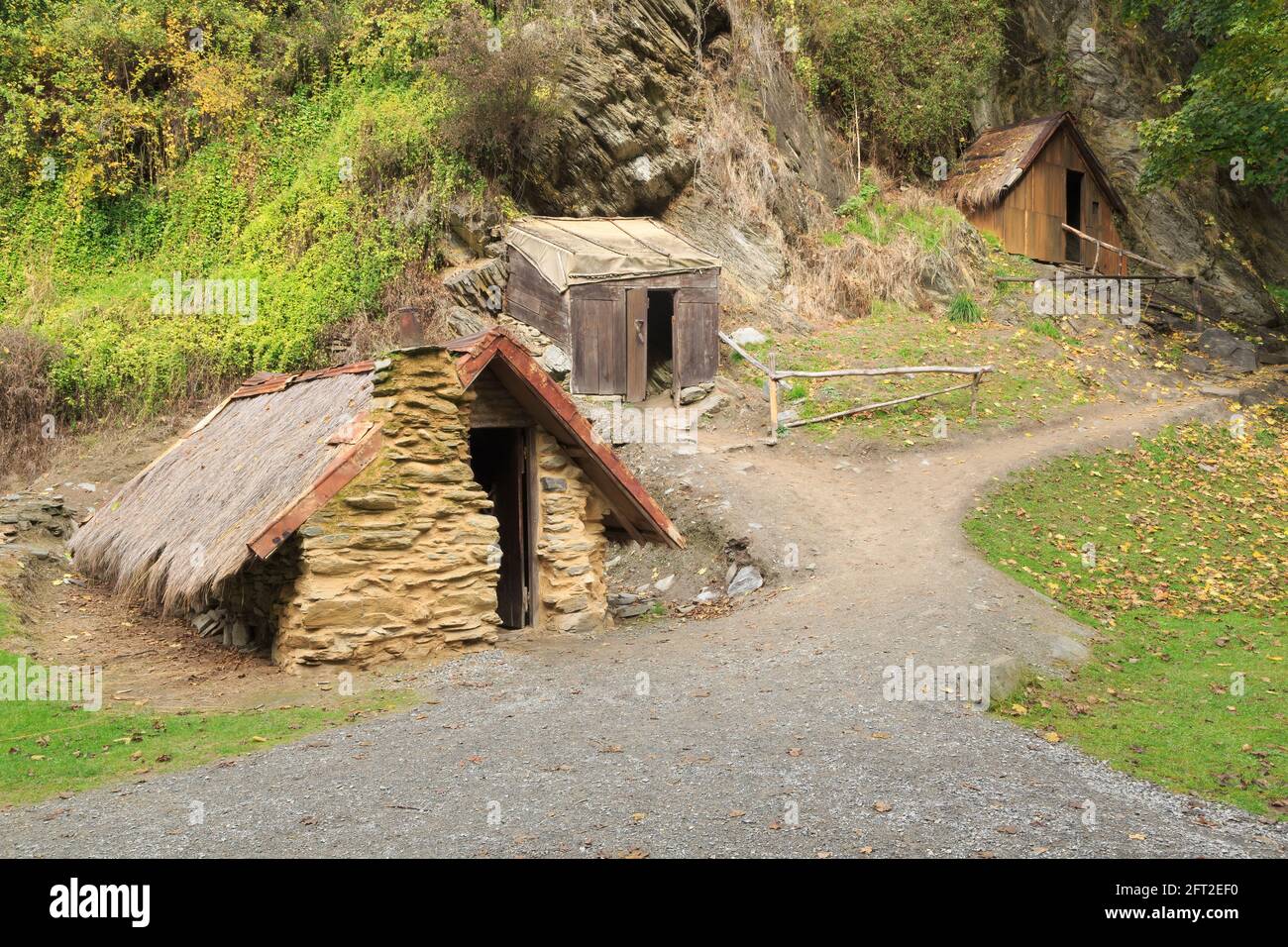 Huttes de vieux mineurs dans la colonie chinoise d'Arrowtown, une attraction touristique à Arrowtown, Nouvelle-Zélande. Ils ont été construits dans une ruée vers l'or dans les années 1880 Banque D'Images