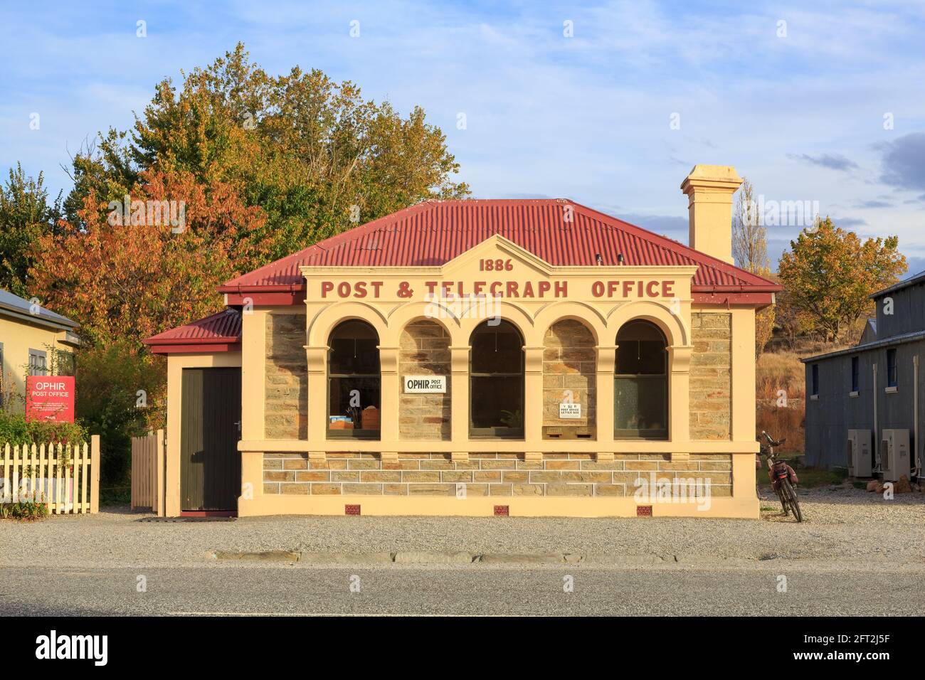 L'ancien bureau de poste et de télégraphe (1886), l'un des nombreux bâtiments historiques de la petite ville d'Ophir, en Nouvelle-Zélande Banque D'Images