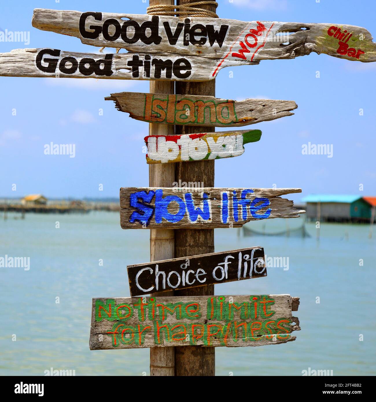poteau en bois avec message positif Banque D'Images