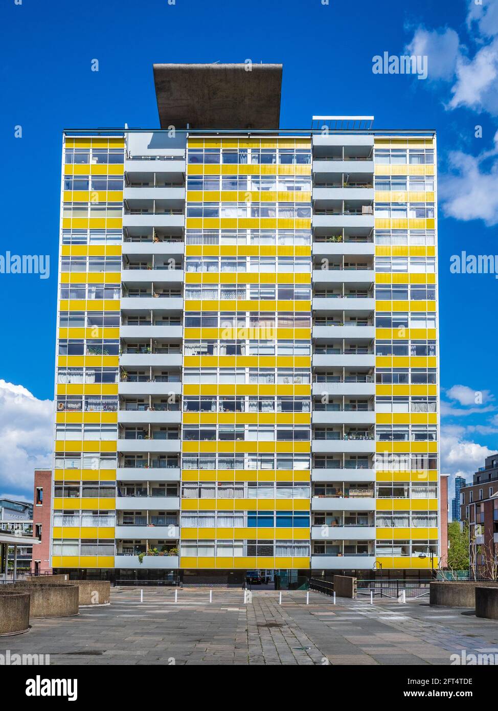 Great Arthur House sur le Golden Lane Estate dans la ville de Londres. Un bloc d'appartements de 16 étages est terminé en 1956. Architectes Chamberlin, Powell Et Bon. Banque D'Images
