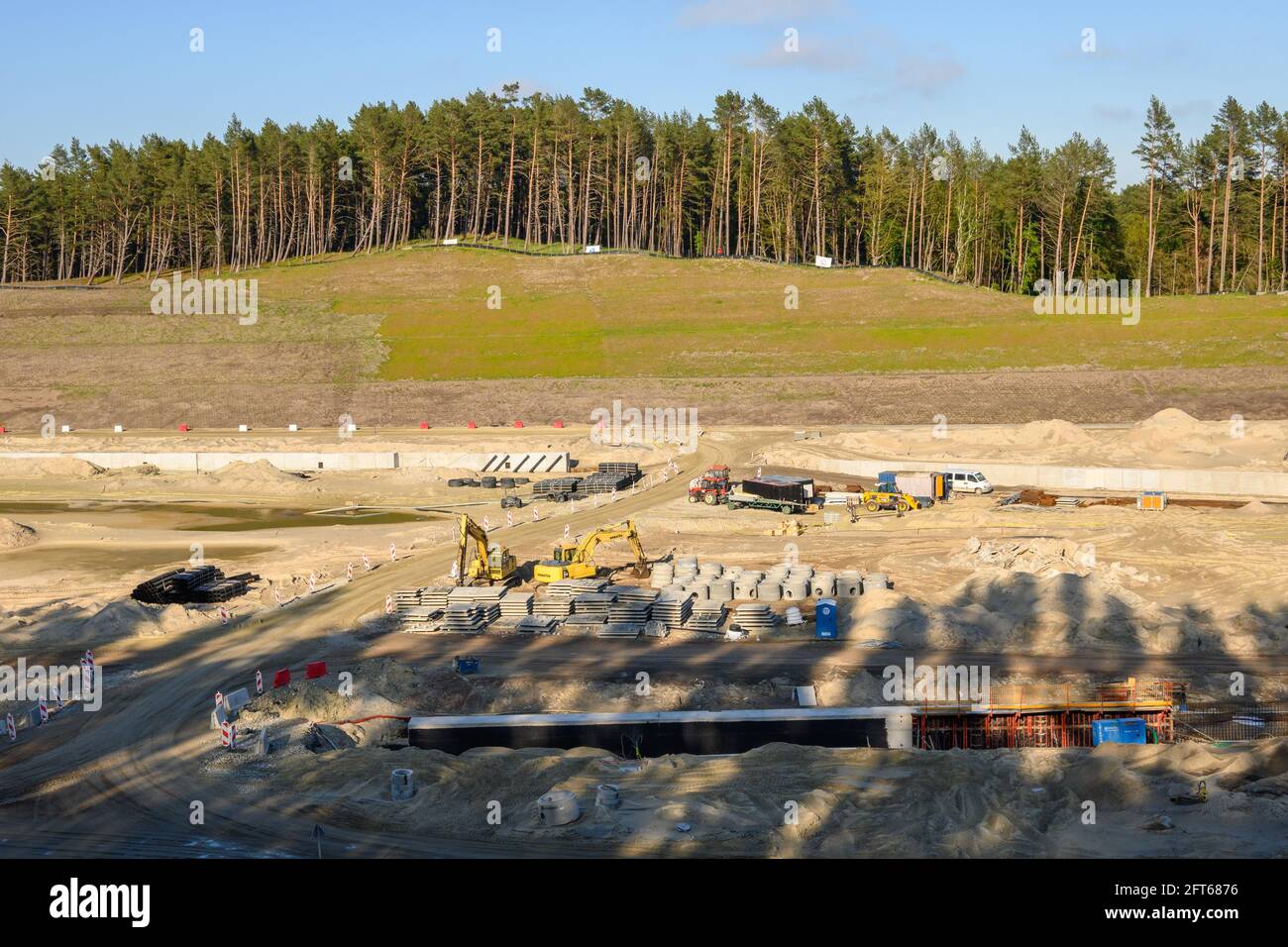 Krynica Morska, Pologne - 15 mai 2021 : chantier du canal reliant la lagune de Vistule à la mer Baltique Banque D'Images