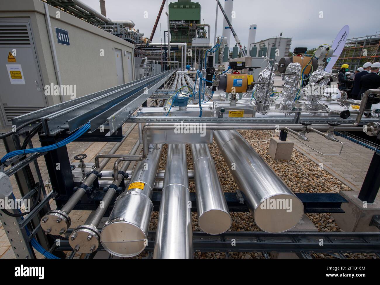 21 mai 2021, Saxe-Anhalt, Leuna: Vue du laboratoire de l'hydrogène de l'Institut Fraunhofer pour la microstructure des matériaux et systèmes IMWS (IMWS) à Leuna. Les scientifiques étudient ici l'utilisation de l'hydrogène. Photo: Hendrik Schmidt/dpa-Zentralbild/ZB Banque D'Images