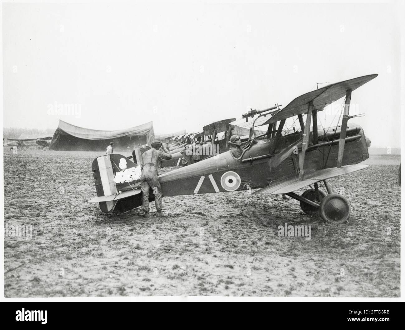 Première Guerre mondiale, première Guerre mondiale, front de l'Ouest - les scouts de RAF prêts à partir sur un 'tuntt' Banque D'Images