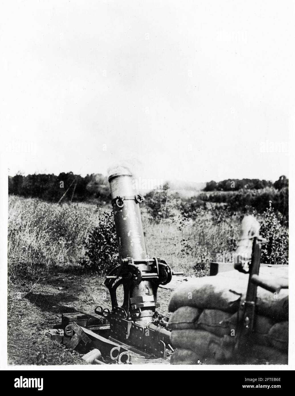 Première Guerre mondiale, première Guerre mondiale, front occidental - tirer un lourd mortier de tranchée, France Banque D'Images
