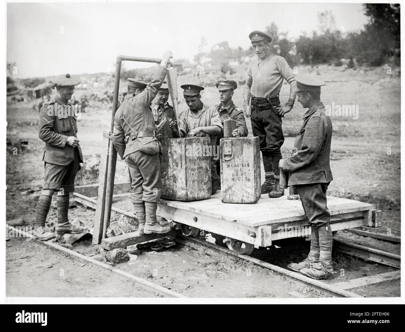 Première Guerre mondiale, première Guerre mondiale, front de l'Ouest - de l'eau pour les troupes se trouvent sur un chemin de fer léger, en France Banque D'Images