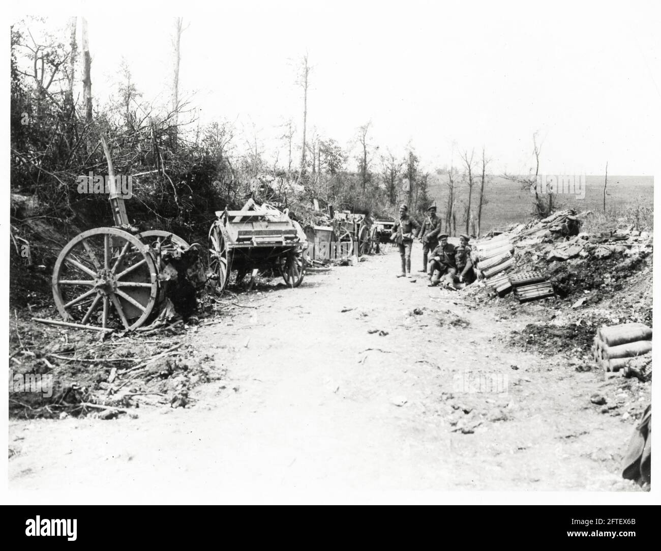 Première Guerre mondiale, première Guerre mondiale, front occidental - détruit les wagons d'ammmuntation allemands à Mametz Wood, France Banque D'Images