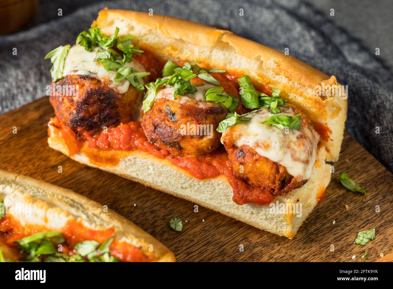 Sandwich Meatball maison avec Marinara et Provolone Banque D'Images