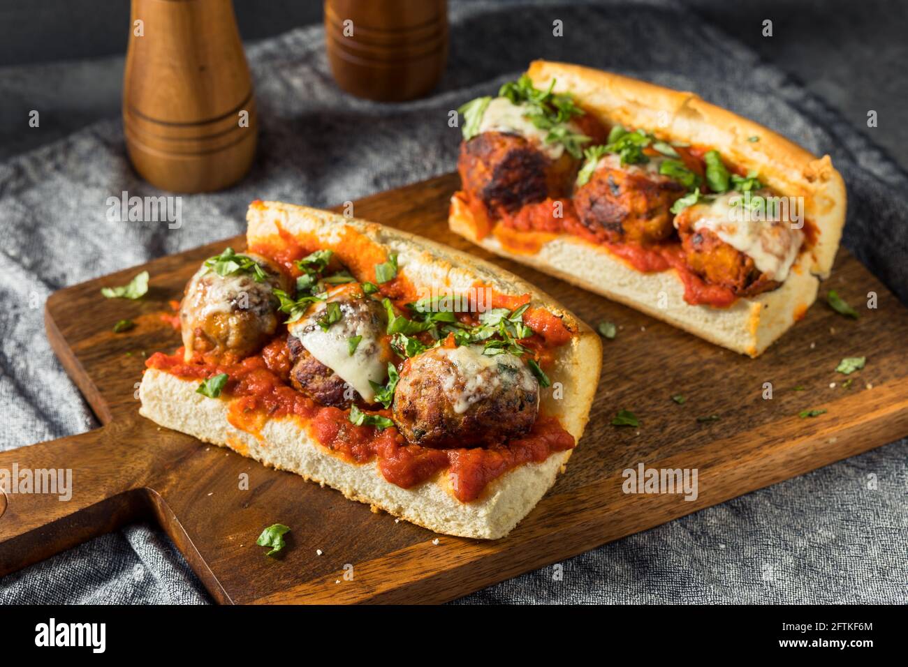 Sandwich Meatball maison avec Marinara et Provolone Banque D'Images