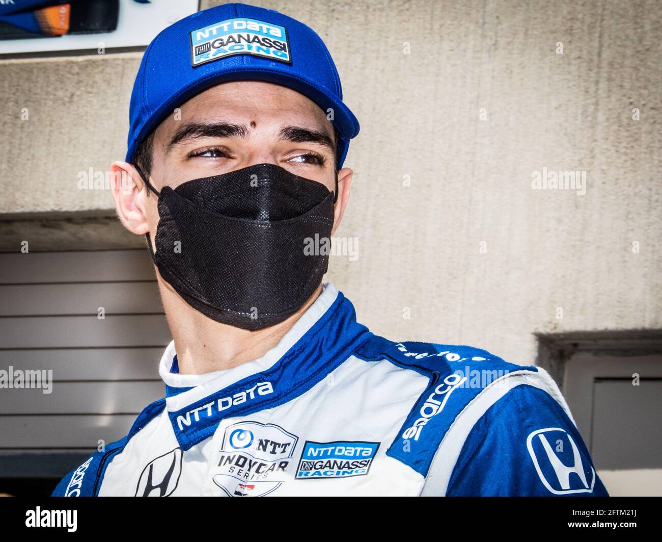 Indianapolis, États-Unis. 21 mai 2021. Alex Palou, leader des points de la série NTT IndyCar, attend le début de l'entraînement pour le 2021 Indianapolis 500 le vendredi 21 mai 2021 à Indianapolis, Indiana. Photo par Edwin Locke/UPI crédit: UPI/Alay Live News Banque D'Images