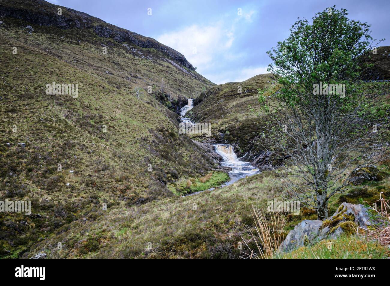 Une photo en été, en 3, de la rivière Dundonnell qui coule au-dessus de cascades dans la gorge de Dundonnell, à Wester Ross, en Écosse. 23 mai 2014 Banque D'Images