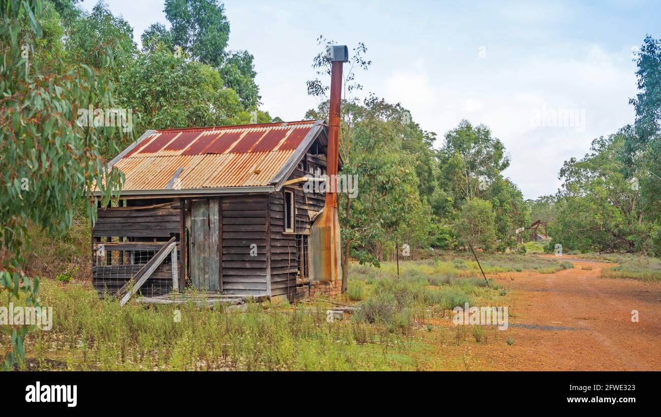 Une ancienne cabine de coupe de bois située près de Donnelly River Village en Australie occidentale. Banque D'Images