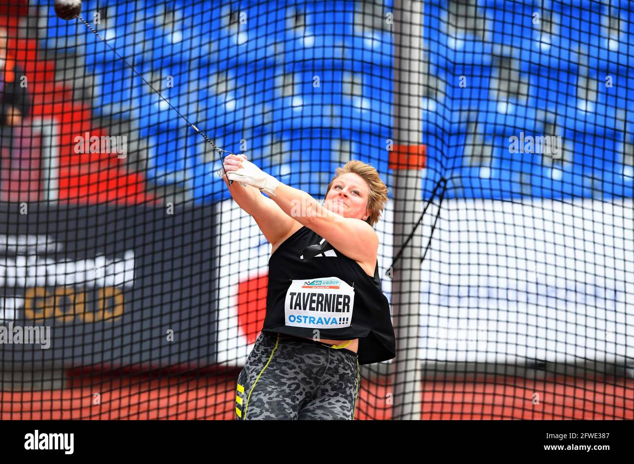 Alexandra Tavernier (FRA) 240-6 (73.30m) place deuxième dans la femme Martelez sur la piste et le champ de la 60ème Ostrava Golden Spike Réunion à Mestsky S. Banque D'Images