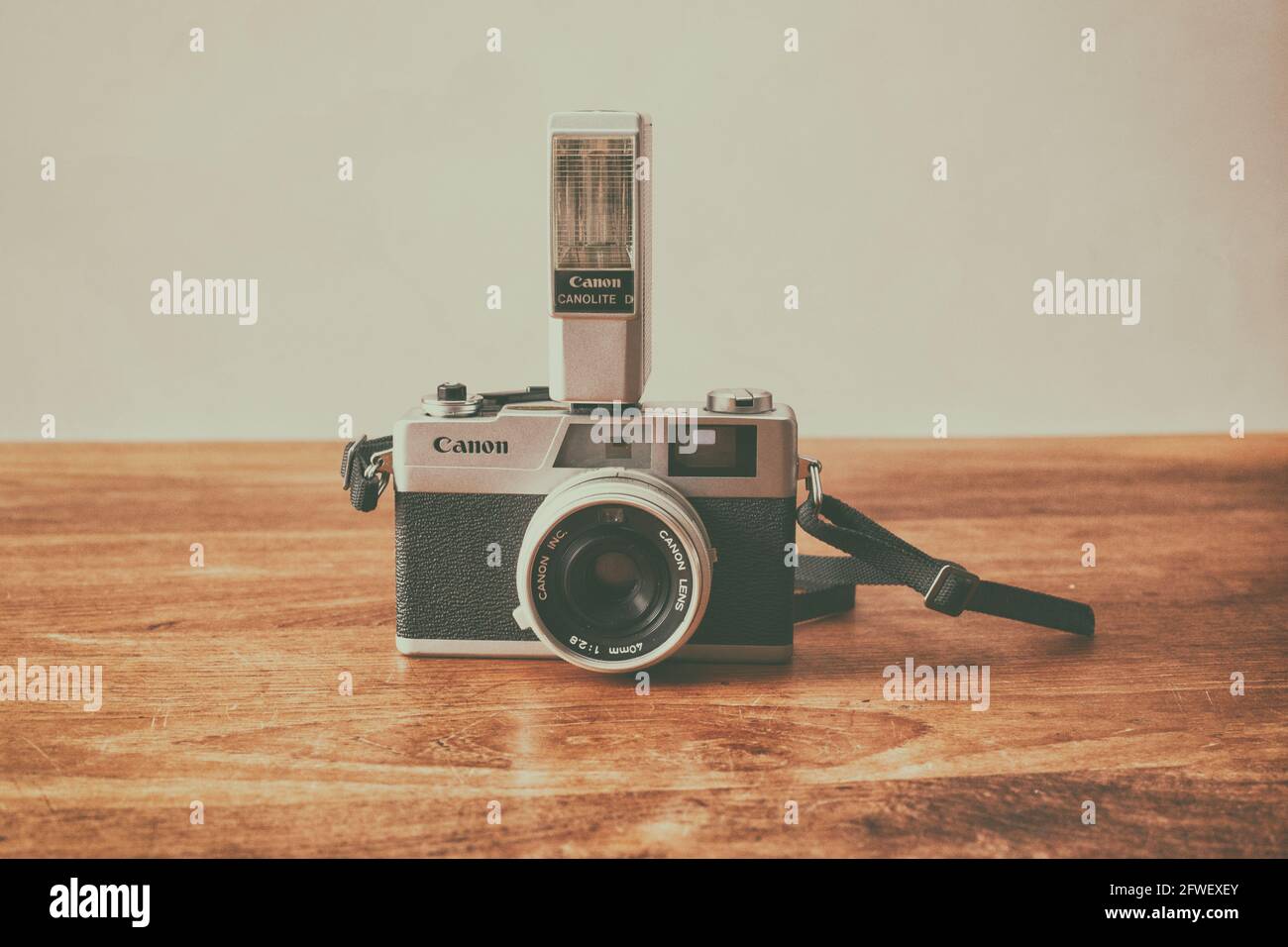 Appareil photo canon vintage avec flash canolite Banque D'Images