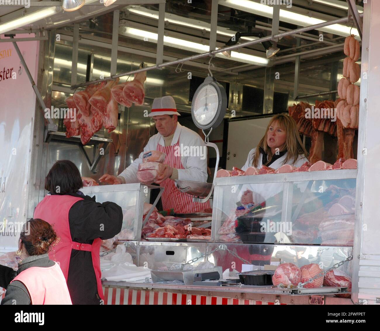 La viande stalle dans un marché. Banque D'Images