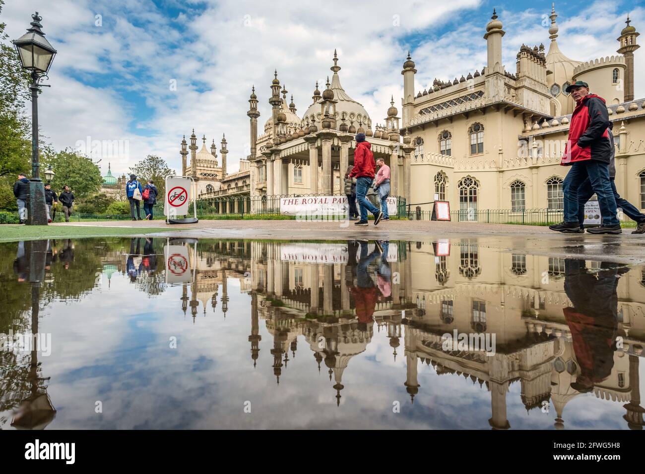 Brighton, le 22 mai 2021 : le Pavillon Royal de Brighton était heureux d'être de nouveau ouvert pour les affaires ce week-end, malgré le mauvais temps crédit : Andrew Hasson/Alay Live News Banque D'Images