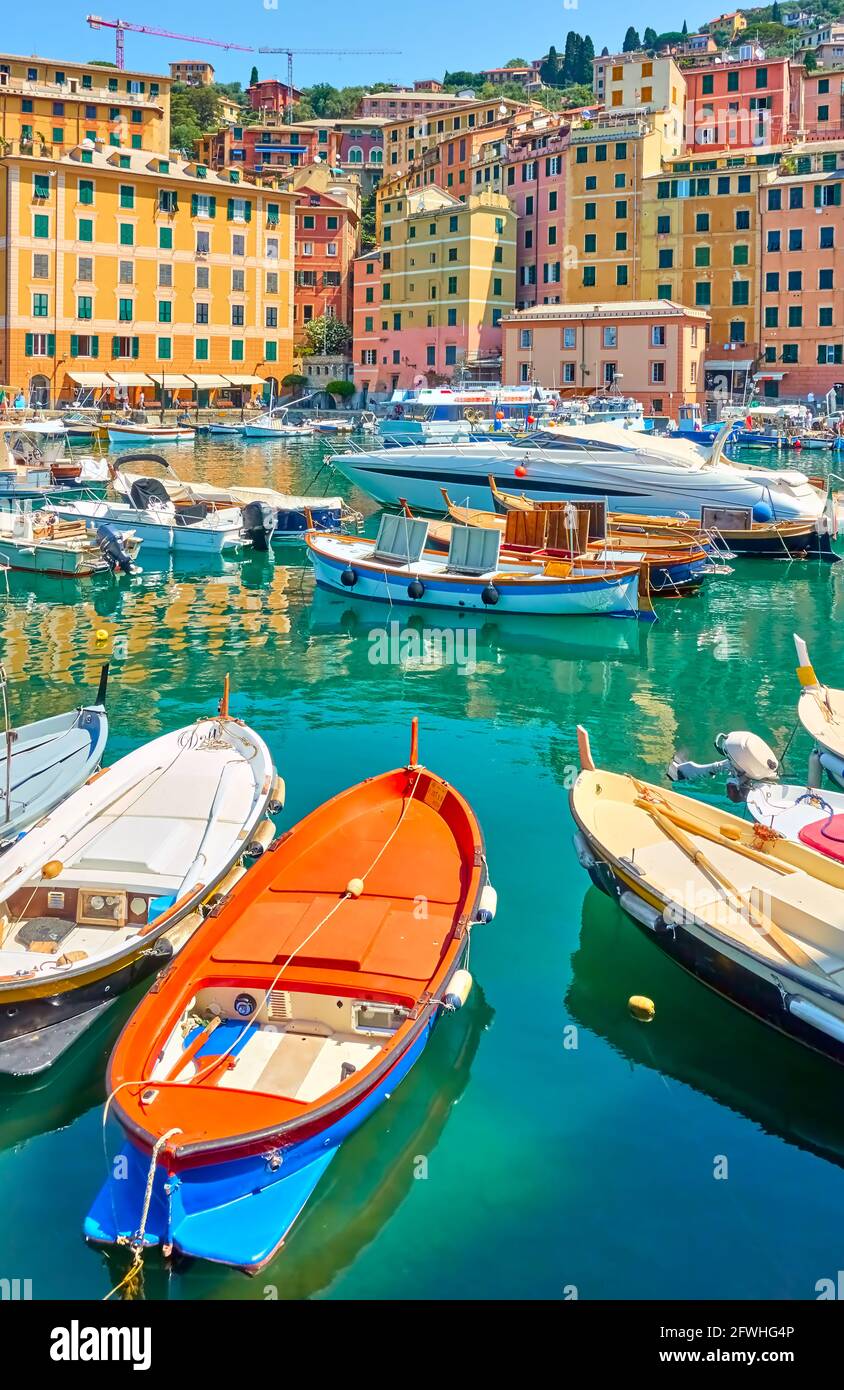 Bateaux dans le port de Gênes Camogli, Ligurie, Italie Banque D'Images