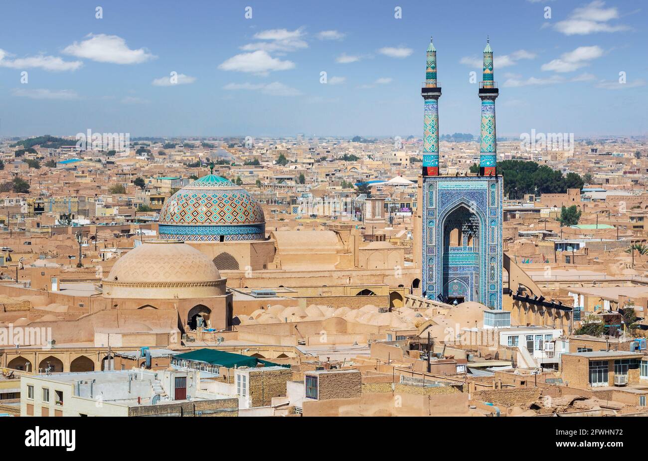 La vue aérienne de la mosquée Jameh de Yazd est couronnée par une paire de minarets, le plus haut en Iran, 52 mètres de hauteur et 6 mètres de diamètre. Banque D'Images