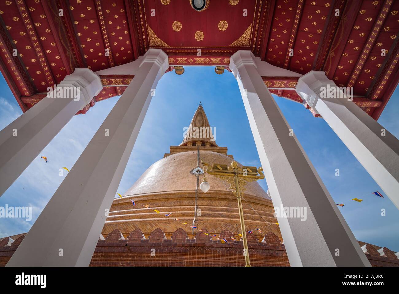 Nakhon Pathom, Thaïlande - 20 juillet 2016 la stupa de Pathomma ou Pathommachedi en langue thaï. Un des lieux célèbres pour le bouddhisme et le touriste. Banque D'Images