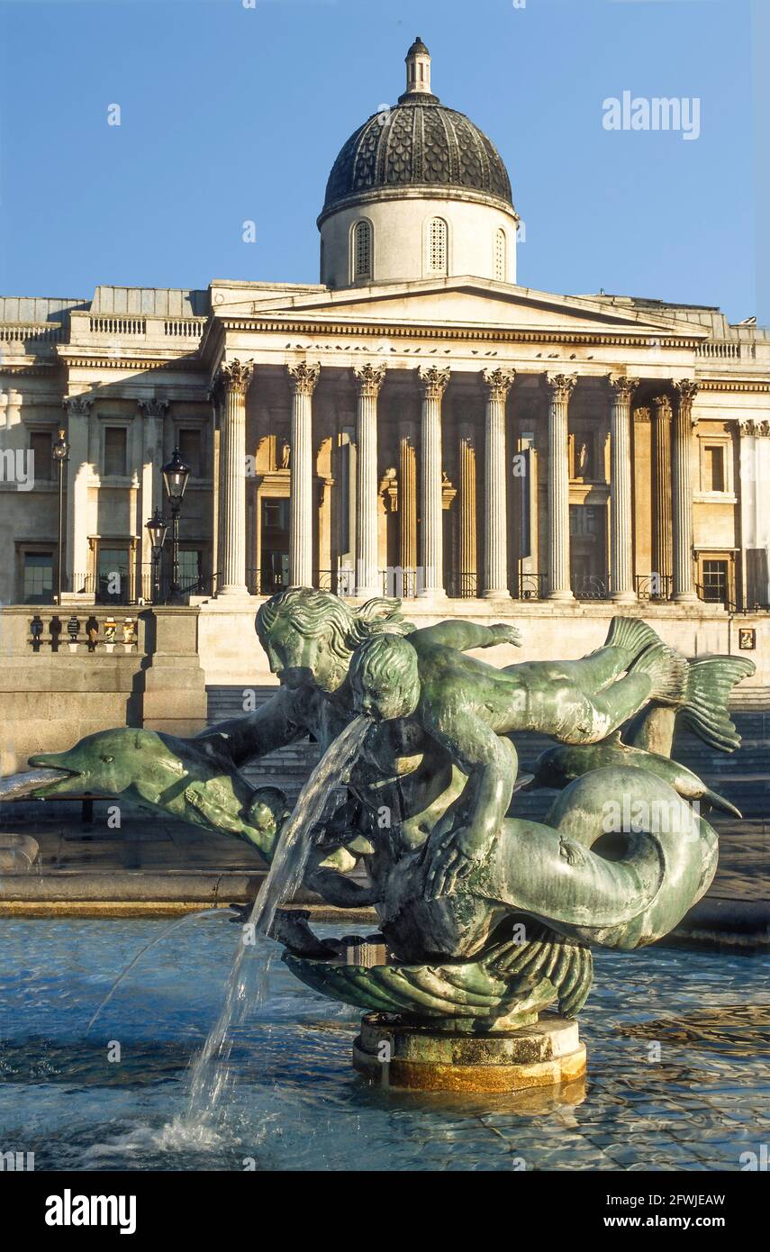 Fontaine de dauphin et de mermaids Trafagar Square Londres Banque D'Images