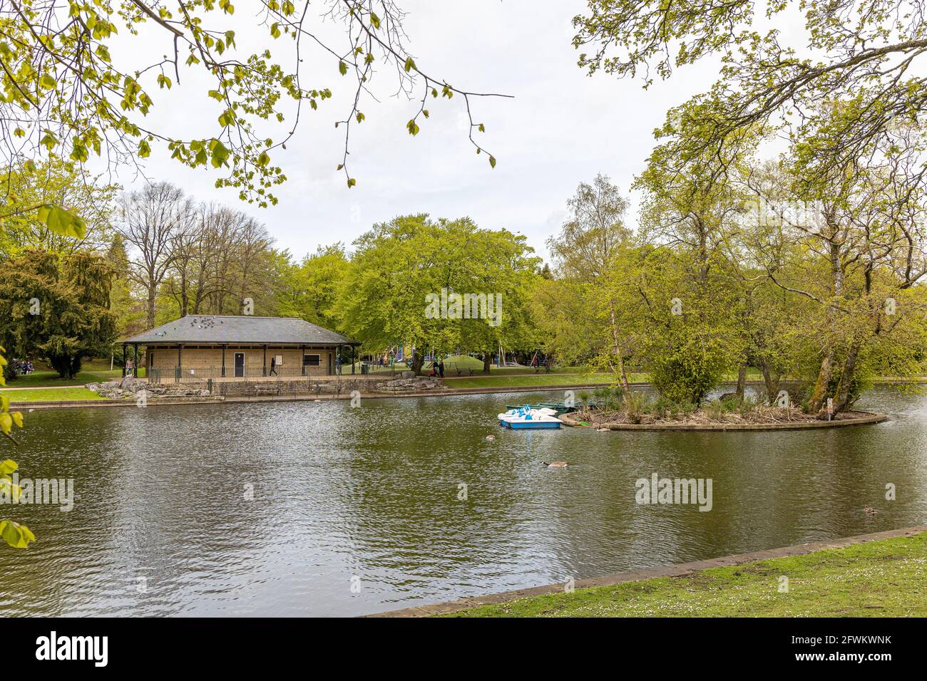 Buxton Pavilion et Pavilion Gardens dans le Derbyshire Banque D'Images