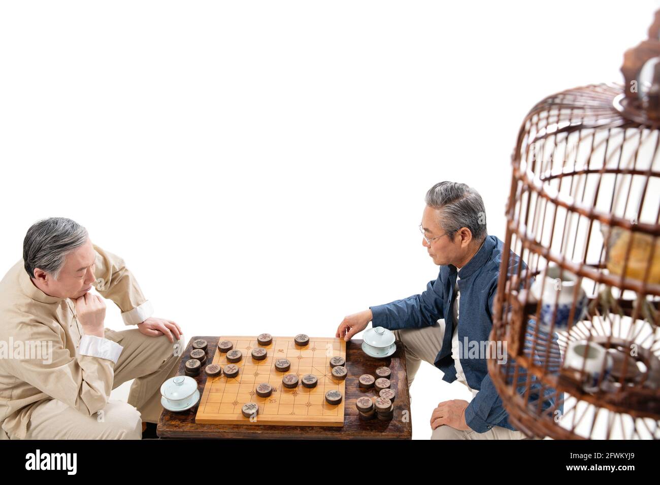 Les deux vieux amis jouant aux échecs Banque D'Images