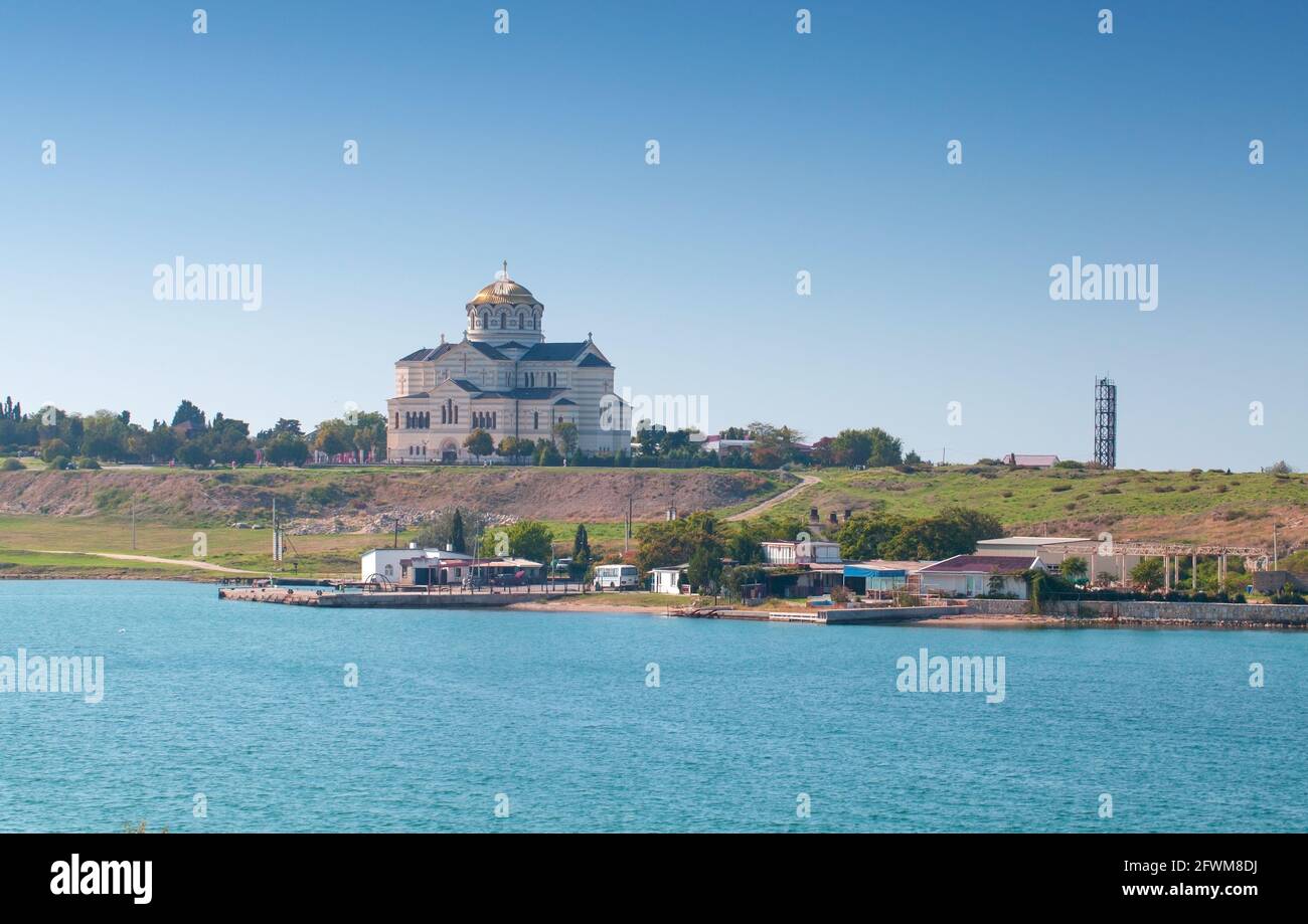 Paysage de Sébastopol avec la cathédrale Saint-Vladimir, une cathédrale orthodoxe russe néo-byzantine sur le site de Chersonesos taurica, Crimée Banque D'Images