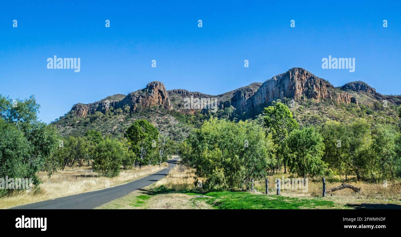 Vue sur l'emblématique Virgin Rock situé sur le mont Zamia, le parc national de Minerva Hills, Springsure, région des Highlands centraux, Queensland, A Banque D'Images