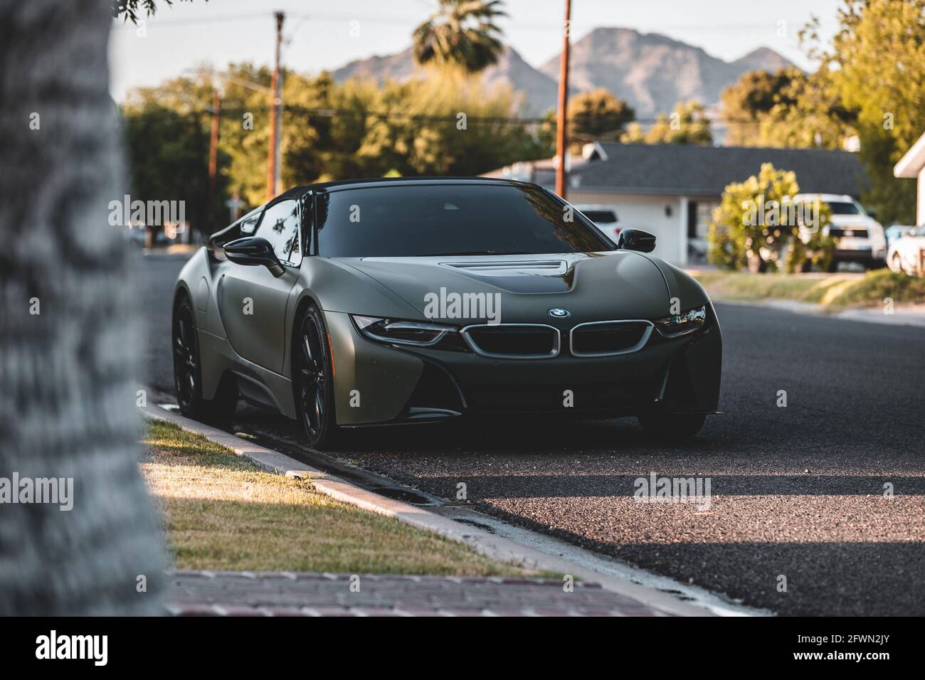 Roadster BMW i8 avec emballage vert mat Banque D'Images