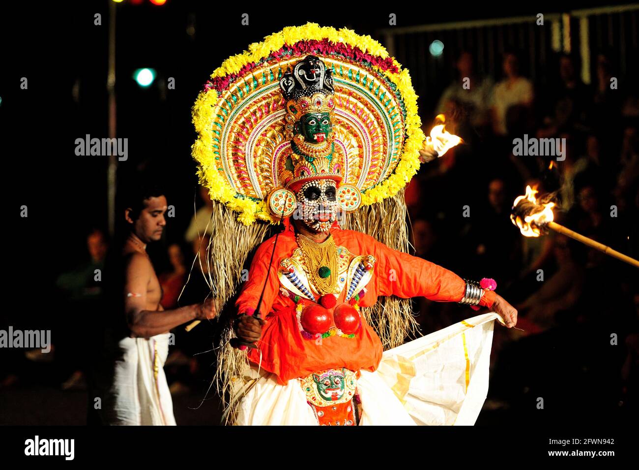 Mudijettu. Théâtre rituel du temple de Kerala, Mudijettu. Théâtre rituel des temples de Kerala, l'histoire des actes héroïques de Bhadrakala - l'histoire du meurtre du démon Darika (dārikavadham) rituel culte de la fertilité, rituel de Kerala, MUDIJETTU est probablement l'une des plus anciennes traditions théâtrales en Inde, photo Kazimierz Jurewicz Banque D'Images