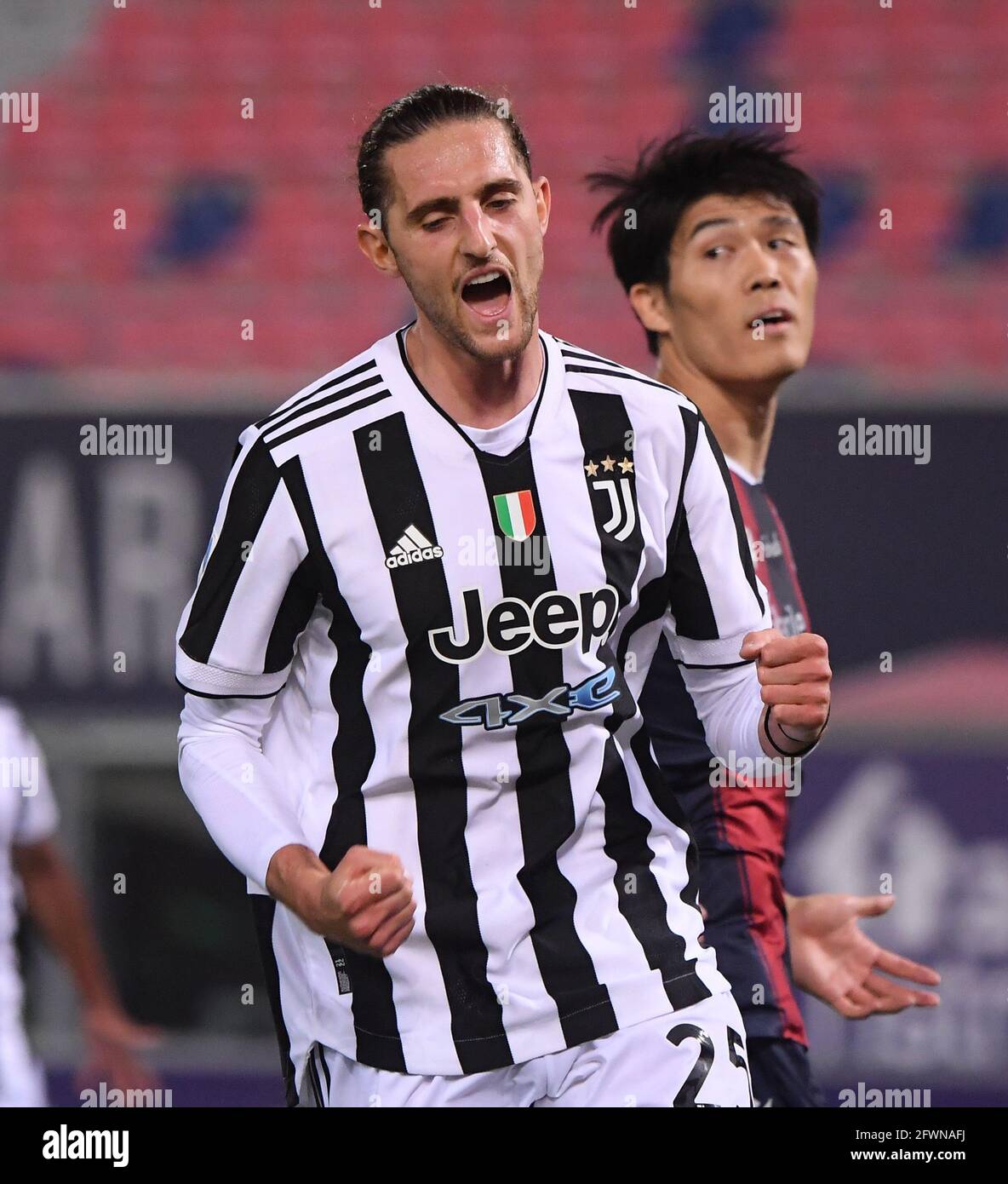 Bologne, Italie. 23 mai 2021. Adrien Rabiot de Juventus célèbre son but lors d'un match de football série A entre Bologne et Juventus à Bologne, Italie, le 23 mai 2021. Credit: Federico Tardito/Xinhua/Alamy Live News Banque D'Images