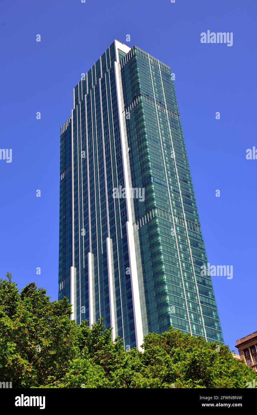 Chicago, Illinois, USA. L'Essex sur le parc, un immeuble résidentiel de 56 étages sur South Michigan Avenue à Chicago. Banque D'Images