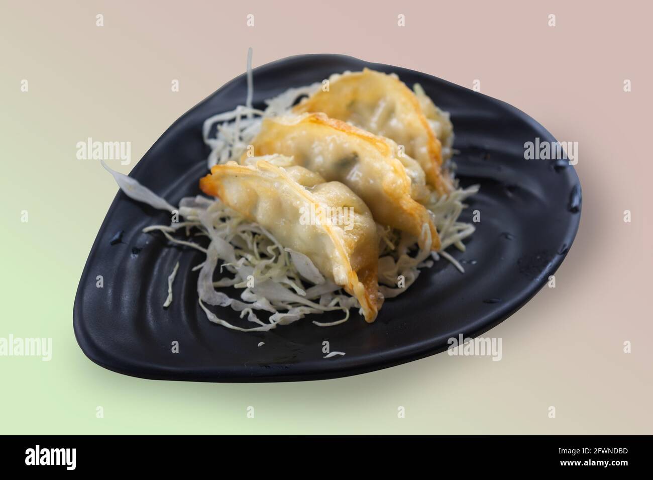 Boulettes frites fraîches sur le plat Banque D'Images