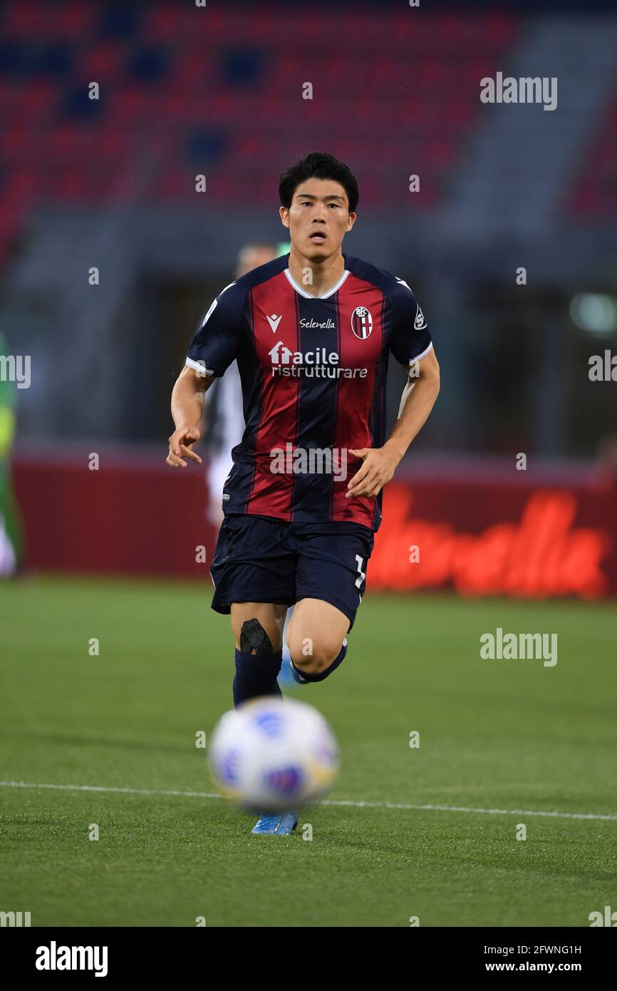 Bologne, Italie. 23 mai 2021. Takehiro Tomiyasu (Bologne) lors du match italien 'erie A' entre l'ologna 1-4 Juventus au stade Renato Dall Ara le 23 mai 2021 à Bologne, Italie. Credit: Maurizio Borsari/AFLO/Alay Live News Banque D'Images
